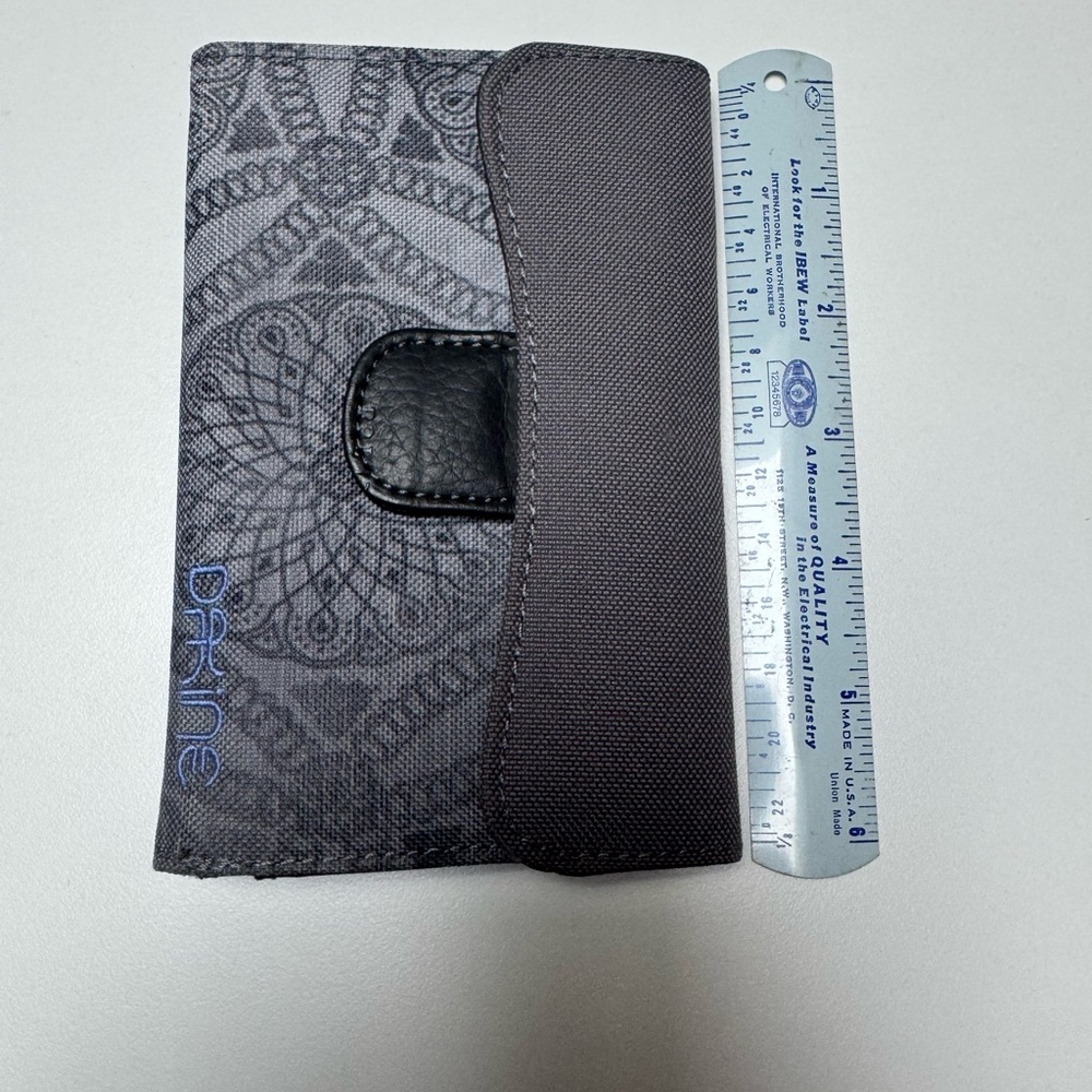 Dakine Black and Gray Patterned Wallet